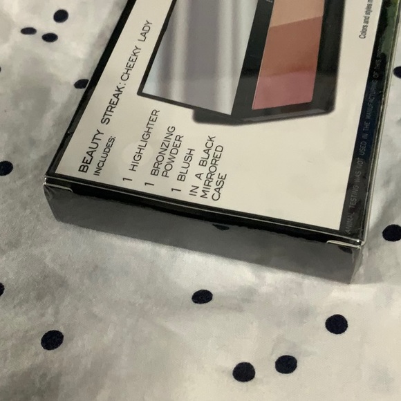 🆕MAKEOVER ESSENTIALS! Beauty Streak cheeky lady - Picture 3 of 5